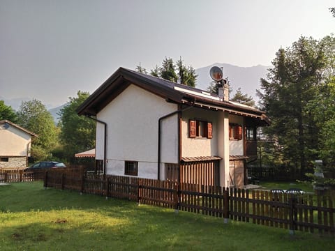 Freistehendes Haus mit privatem Garten