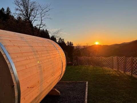 FeWo mit Whirlpool und Fass-Sauna im Schwarzwald