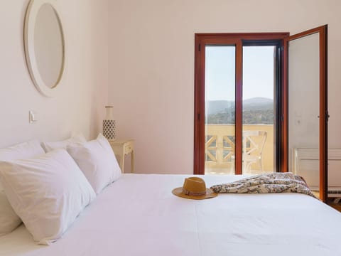Villa mit Meerblick und privatem Pool, BBQ 1,5km vom Strand entfernt