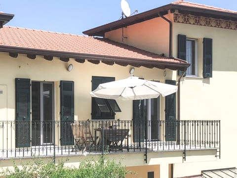 Penthouse mit Garten und privater Terrasse in Villa