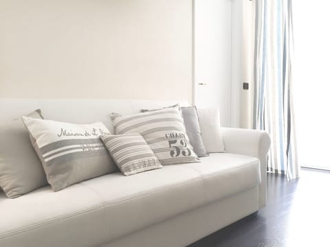 Wohnung mit großer privater Terrasse im Grünen