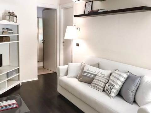 Wohnung mit großer privater Terrasse im Grünen