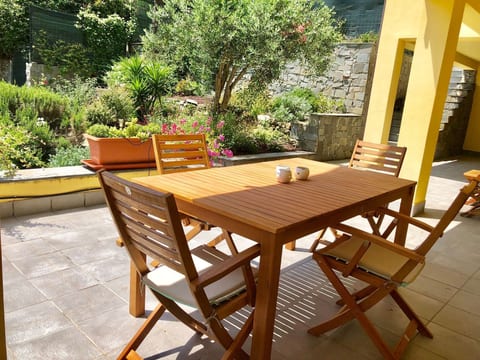 Wohnung mit großer privater Terrasse im Grünen