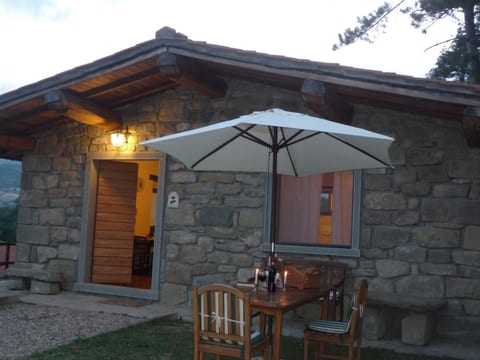 Magnolienhaus mit Pool zwischen Florenz und Arezzo