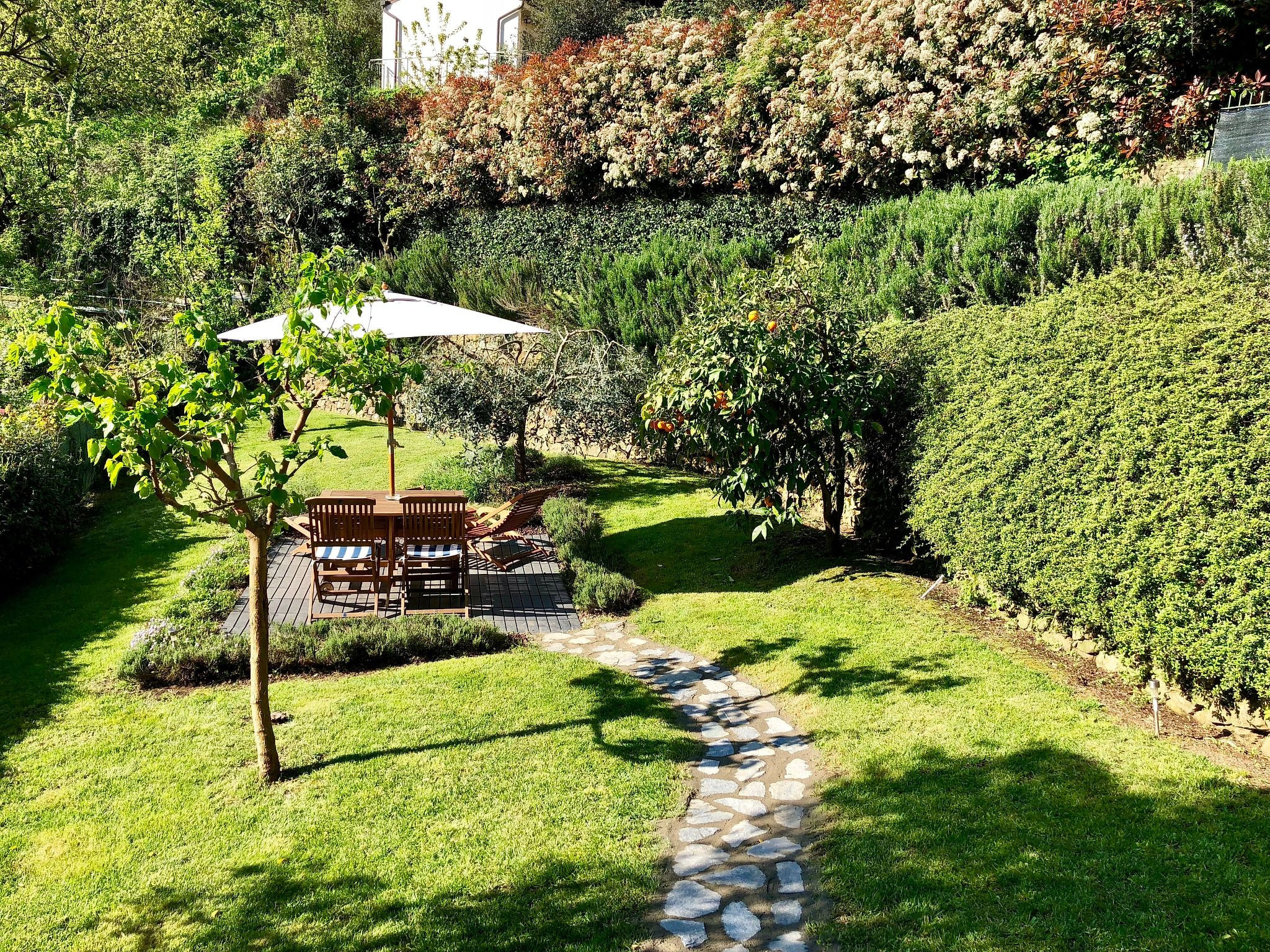 Wohnung mit privatem Garten in Villa