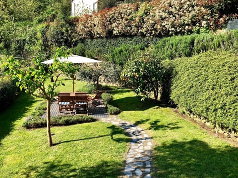 Wohnung mit privatem Garten in Villa
