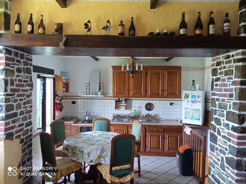 Schönes Ferienhaus mit Garten und Whirlpool