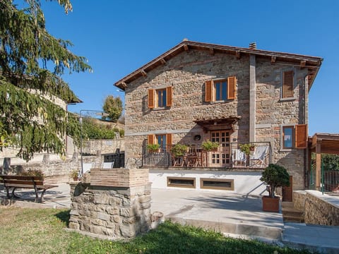 Fichtenhaus mit Schwimmbad zwischen Florenz und Arezzo