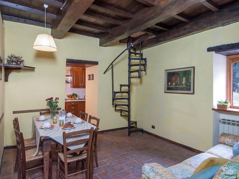Geranei Haus mit Schwimmbad zwischen Florenz und Arezzo
