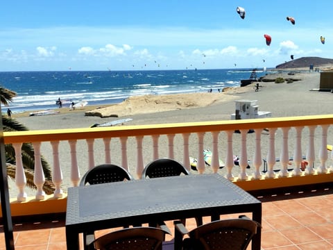 Haus mit Wifi und Terrasse direkt am Strand