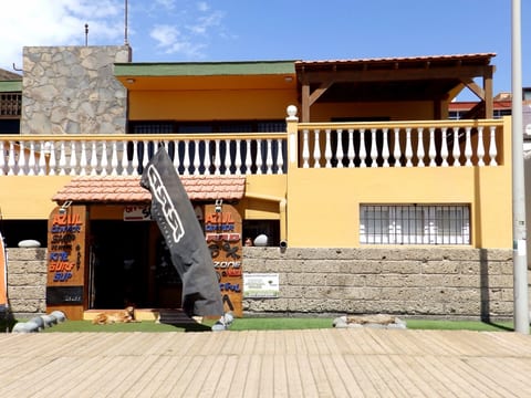 Haus mit Wifi und Terrasse direkt am Strand