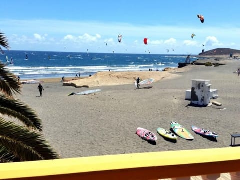 Haus mit Wifi und Terrasse direkt am Strand