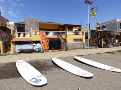 Haus mit Wifi und Terrasse direkt am Strand