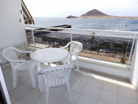 mit Balkon und Meerblick