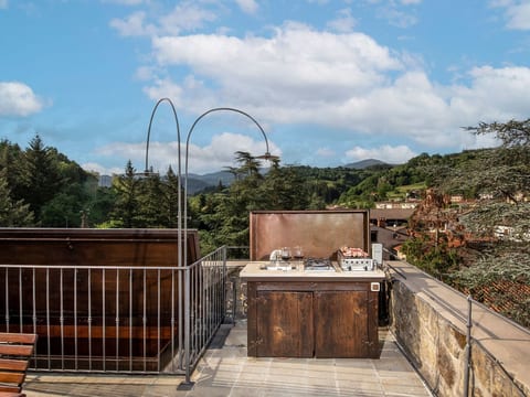 Medieval Tower mit Whirlpool auf der Dachterrasse
