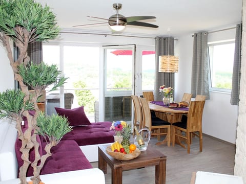 Appartement in Schalkenmehren mit Schönem Balkon