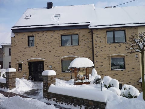 Ruhiges Landhaus mit zwei gemütlichen Wohnungen