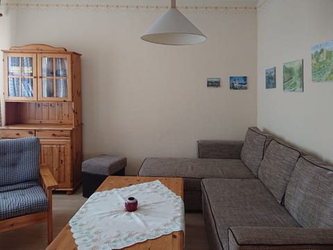 mit Garten, Weinlaube und Aussenpool
