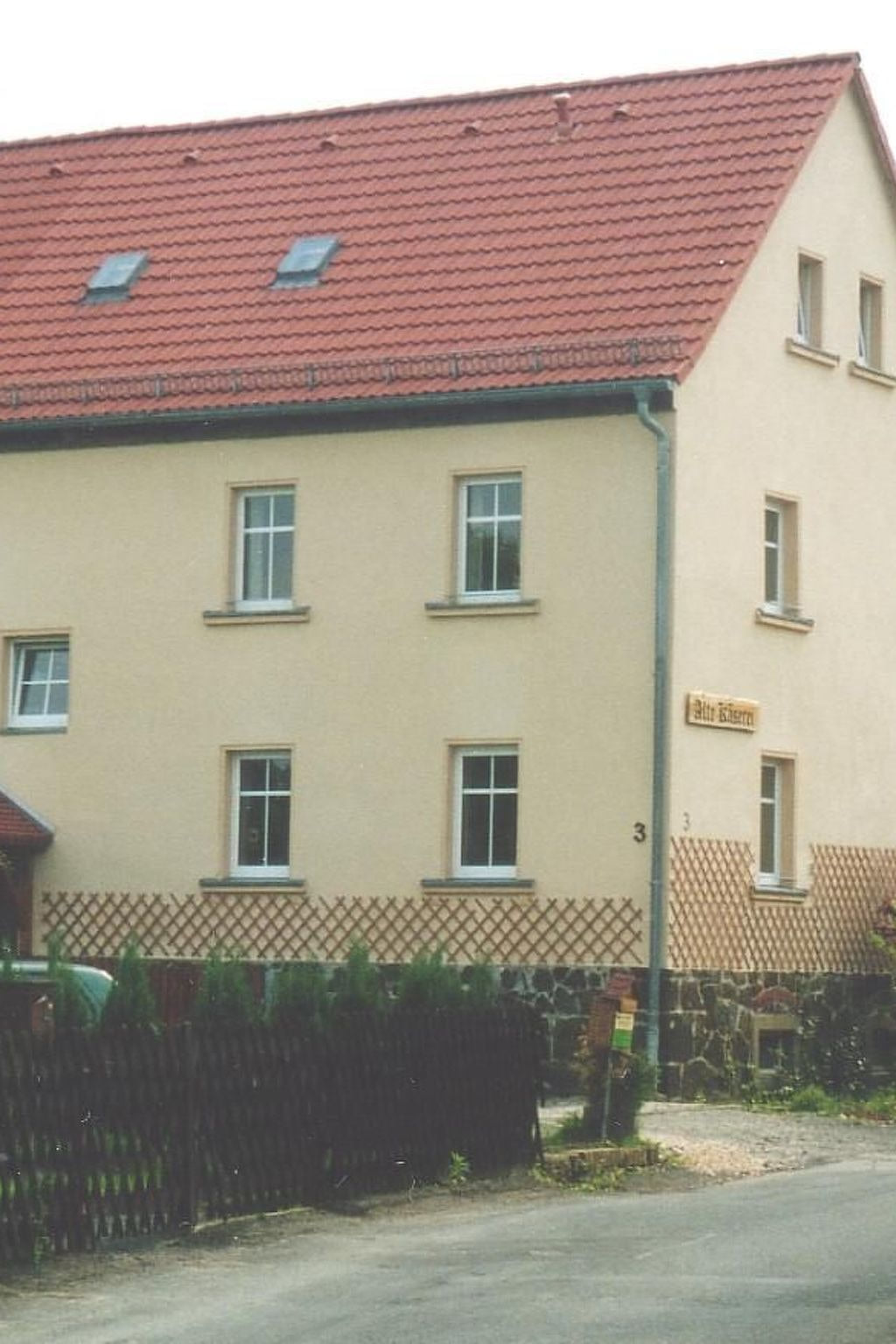 mit Garten, Weinlaube und Aussenpool