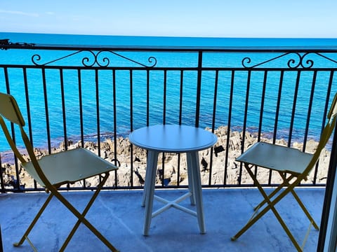 Studio-Apartment im alten Stadtzentrum mit schöner Aussicht und Balkon mit Blic