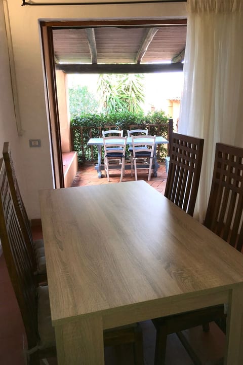 Tolle Wohnung in Liscia Di Vacca mit Grill und Garten