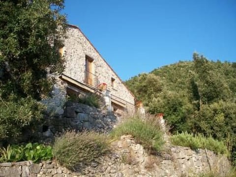 Natursteinhaus mit Panoramablick zum Meer
