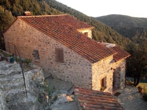 Natursteinhaus mit Panoramablick zum Meer