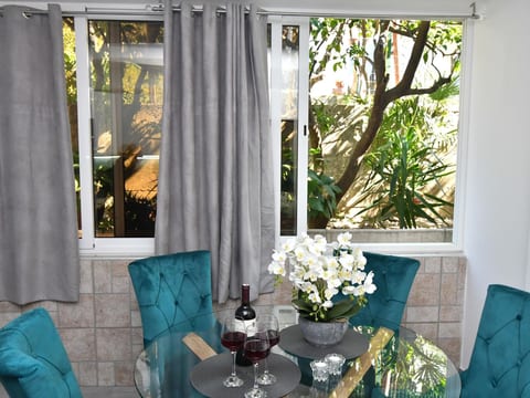 mit Terrasse