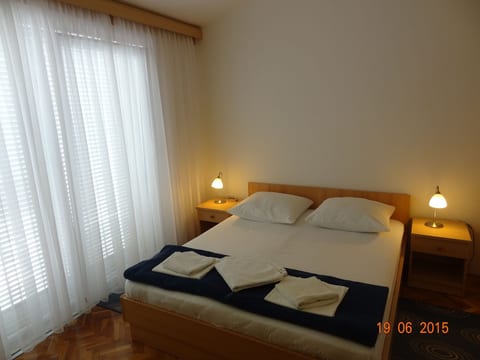 Ruhige Ferienwohnung mit Meerblick