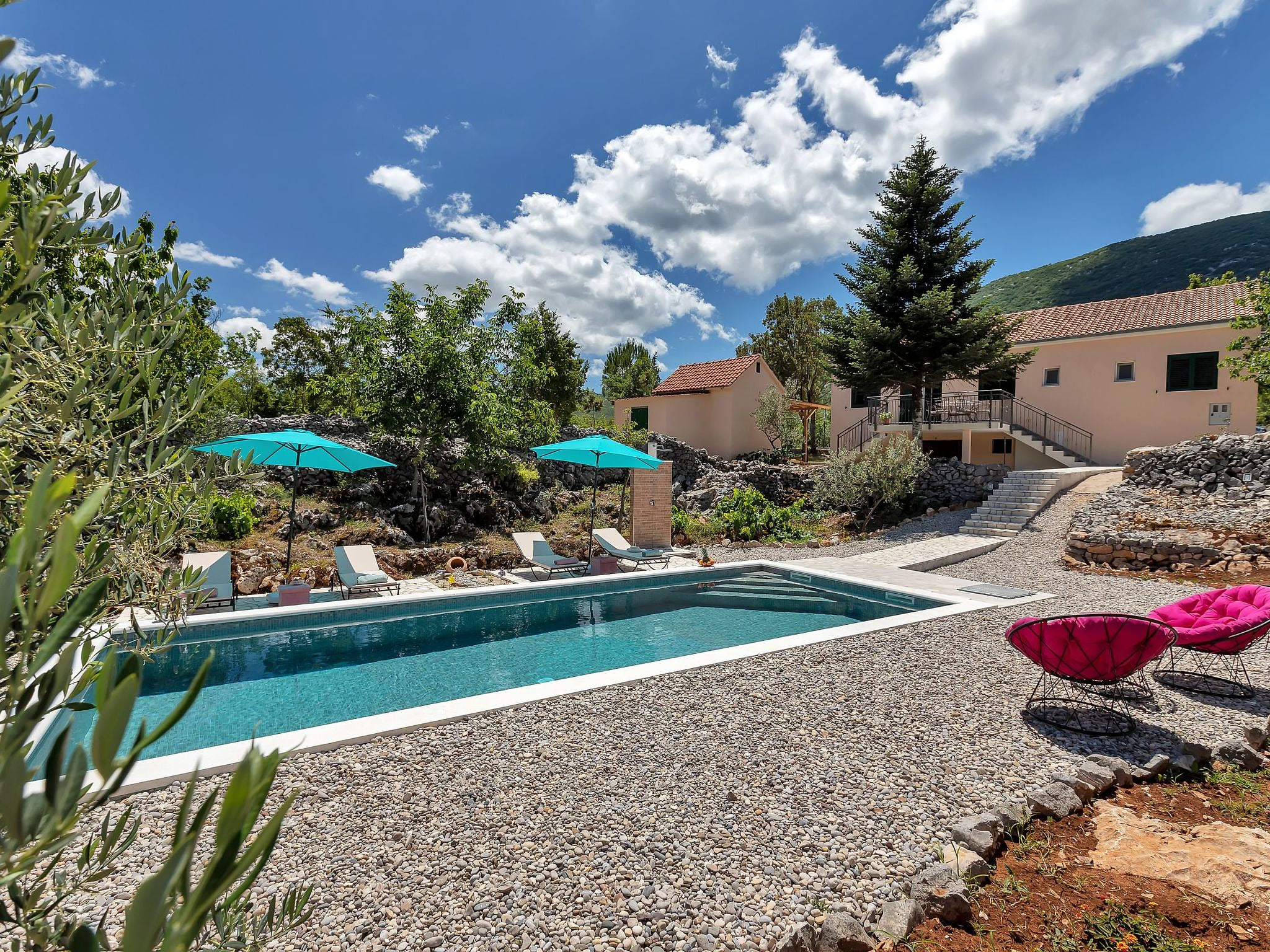 in Rašćane mit Beheiztem Pool