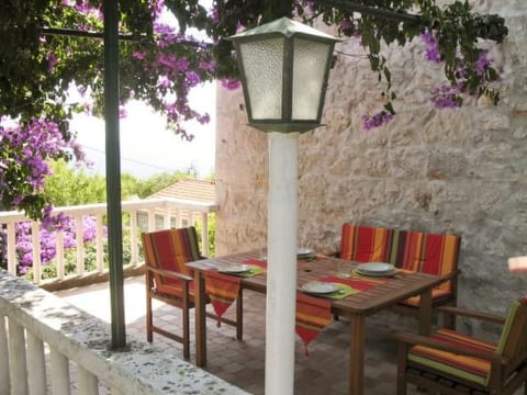 mit Terrasse