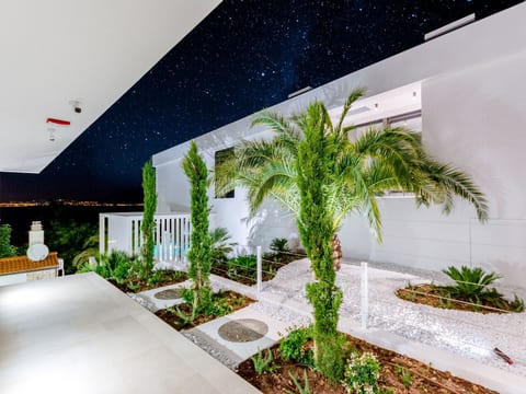 Tolles Ferienhaus in Sutivan mit Privatem Pool
