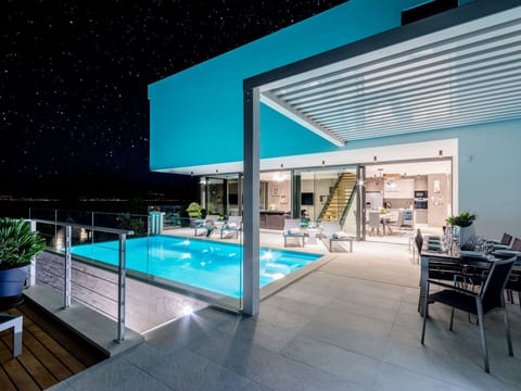 Tolles Ferienhaus in Sutivan mit Privatem Pool