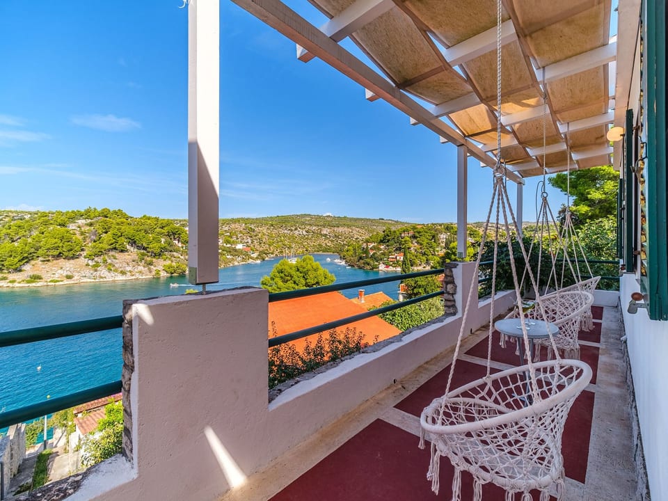 Villa Tudor mit atemberaubender Aussicht - Bobovišća na moru