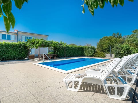 Schöne Villa in einem friedlichen und ruhigen Dorf