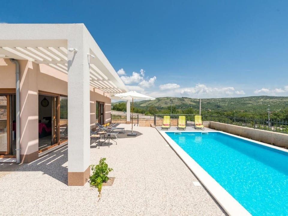 Villa Longfield mit privaten Pool und Sauna - Dugopolje