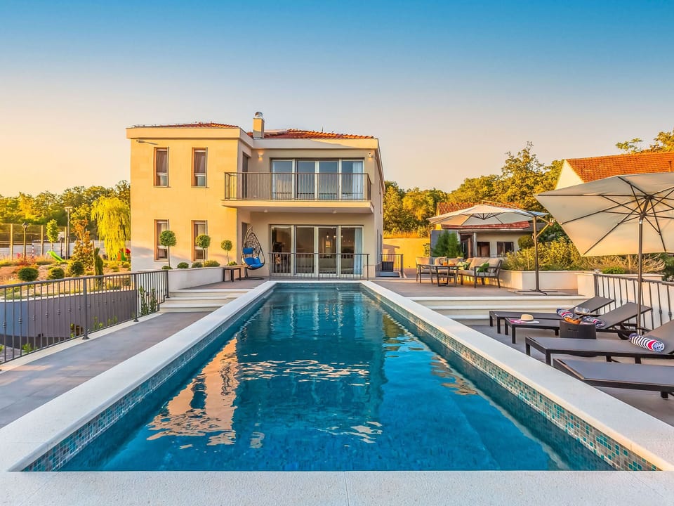 in Dugopolje mit Privatem Pool - Dugopolje