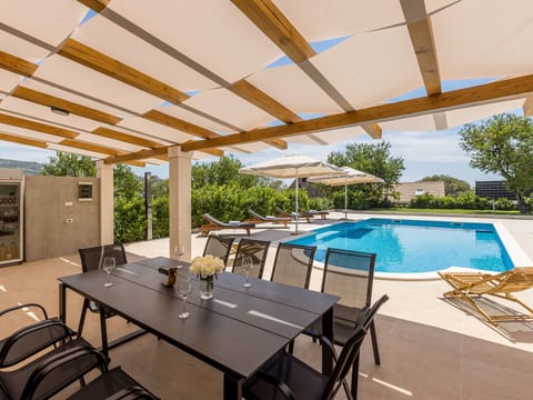 Villa Melki mit großem Privatpool