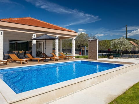 Villa Big Garden für 7 Personen und 1 Kind