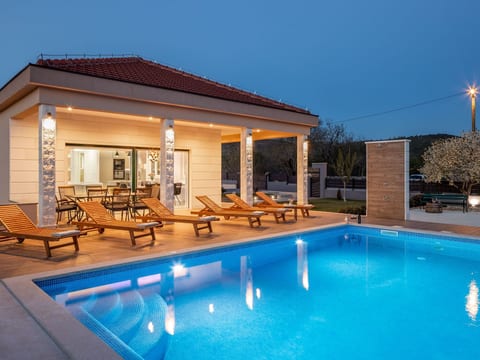 Villa Big Garden für 7 Personen und 1 Kind