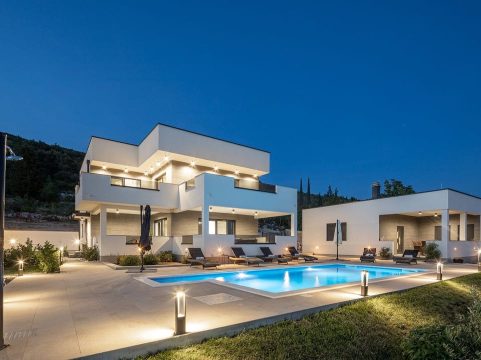 Villa Bura mit Pool und tollem Ausblick - Budak