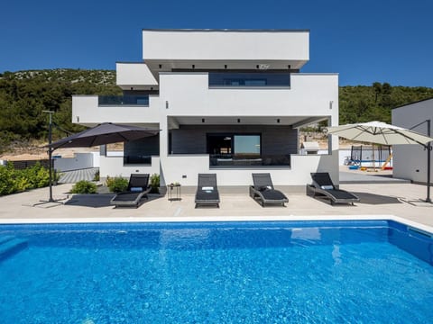 Villa Bura mit Pool und tollem Ausblick