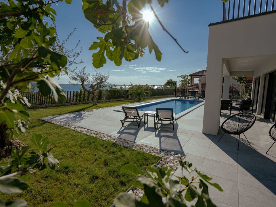 Strandnahe Villa Kara Sevda für 10 Personen - Krneza