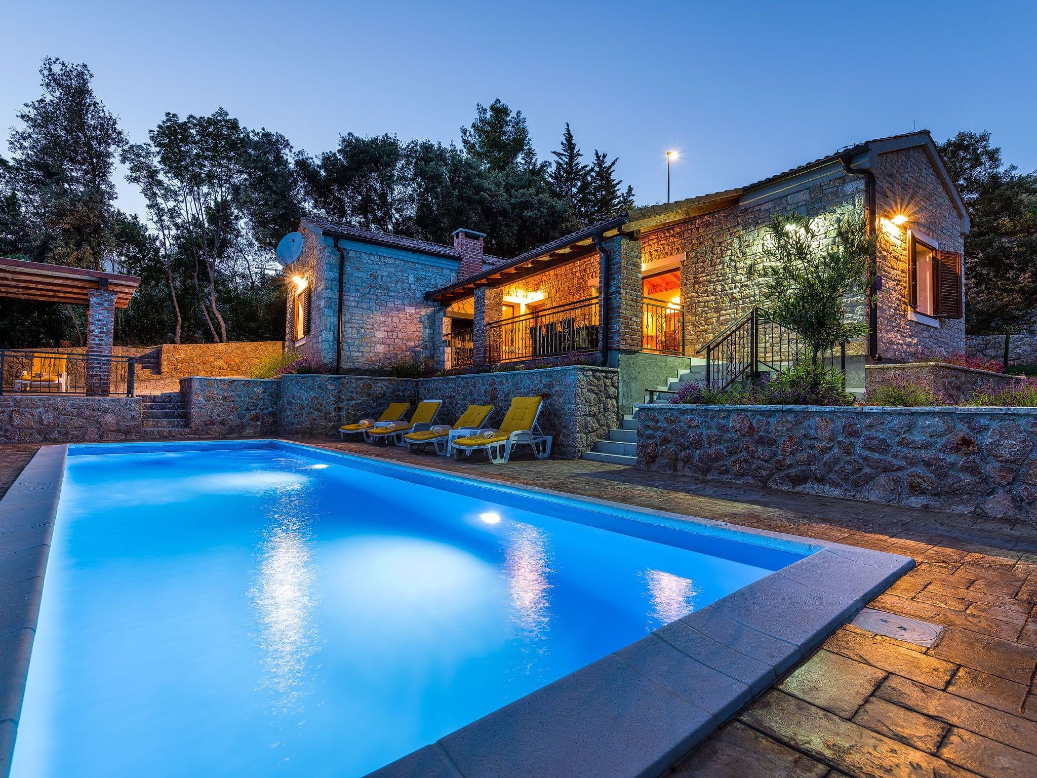 Ferienvilla Roko mit beheiztem Pool