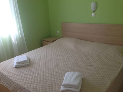 "Grüne" Wohnung mit Swimmingpool