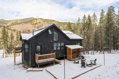 Complete seclusion on a grand scale. Experience total privacy on our multi-level deck, surrounded by miles of the Pike National Forest.
**CEDAR HOT TUB COMING IN FEBRUARY**