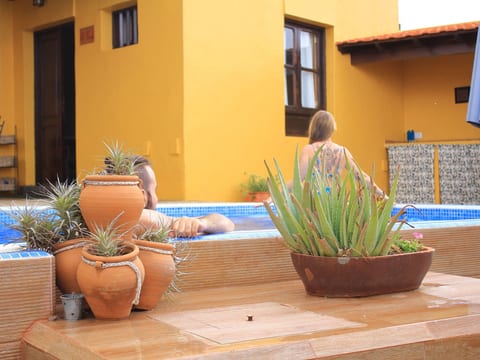 mit Schwimmbad nur für Erwachsene