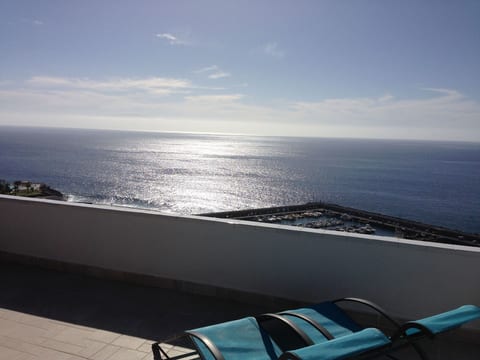 Wohnung mit Aussicht, Terrasse und Schwimmbad