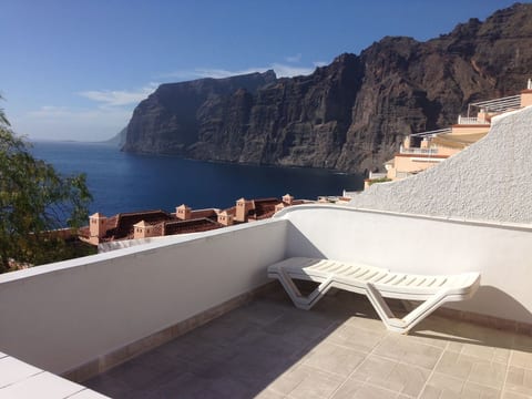 Wohnung mit Aussicht, Terrasse und Schwimmbad