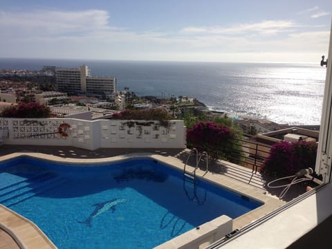 Wohnung mit Aussicht, Terrasse und Schwimmbad